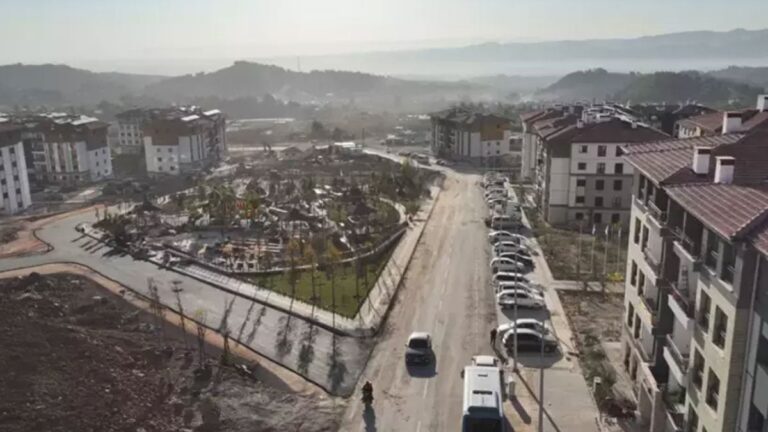 deprem-konutlari-icin-36-milyar-liralik-yol-yatirimi-3tnMeXjR.jpg