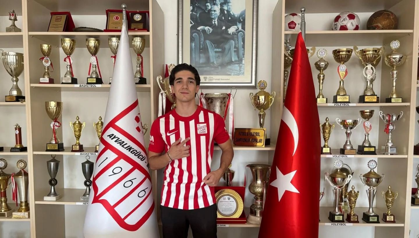 ayvalikgucu belediyespor efe sayhani kadrosuna katti W9eb6NtW