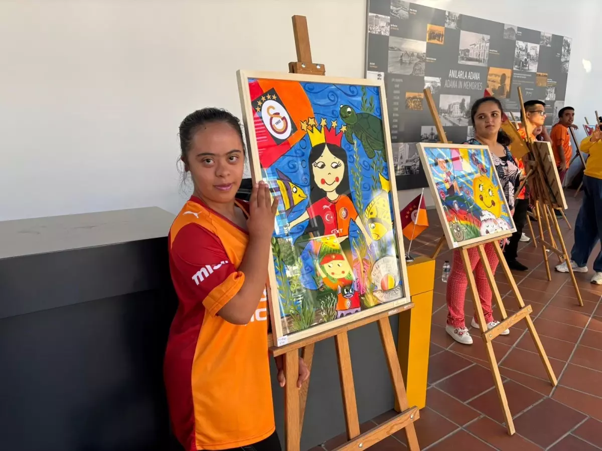 ozel gereksinimli cocuklardan galatasaray temali sergi CyEVYlbW.jpg