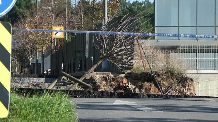 umraniyede istinat duvari yikildi yol coktu FL5XE7C3.jpg