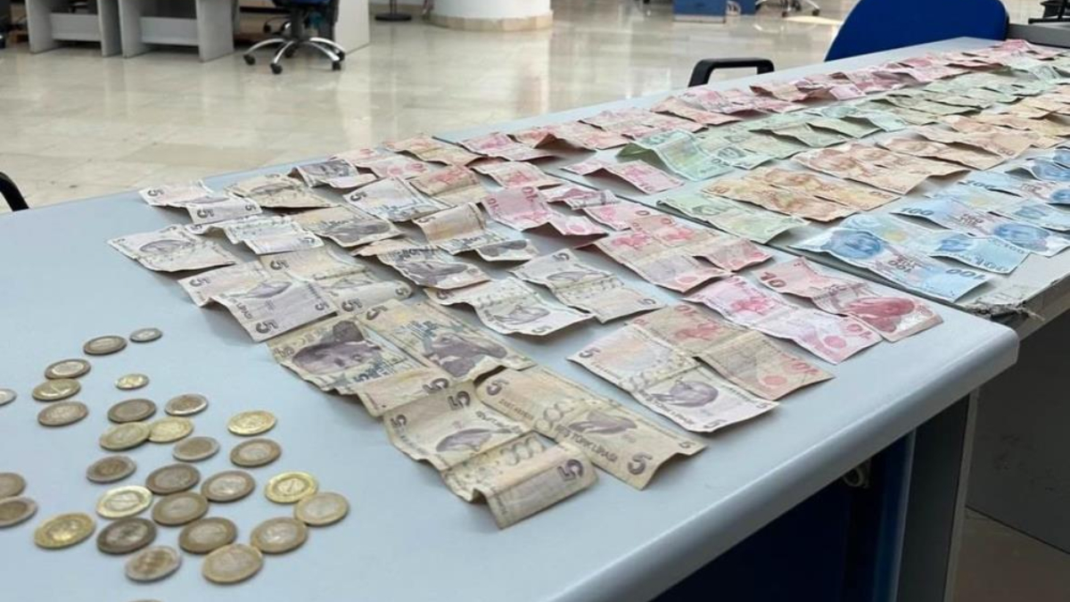 boluda dilenci operasyonu uzerinden 4 bin lira para cikti SexQLrkE.jpg