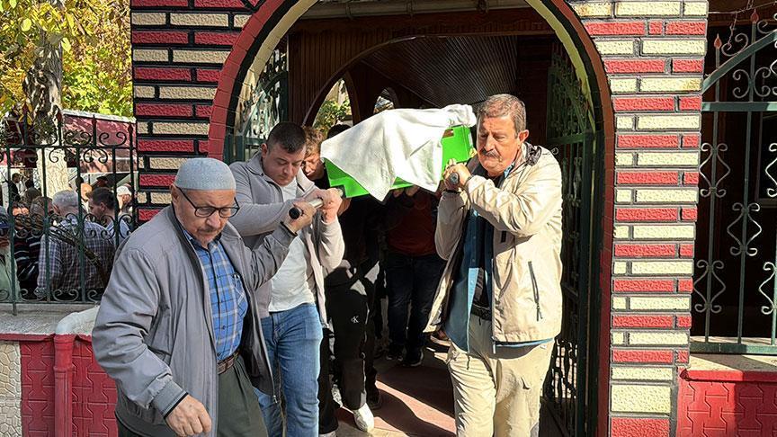 evde bogazi kesilmis halde bulunan kadin topraga verildi SL7mJdKD.jpg