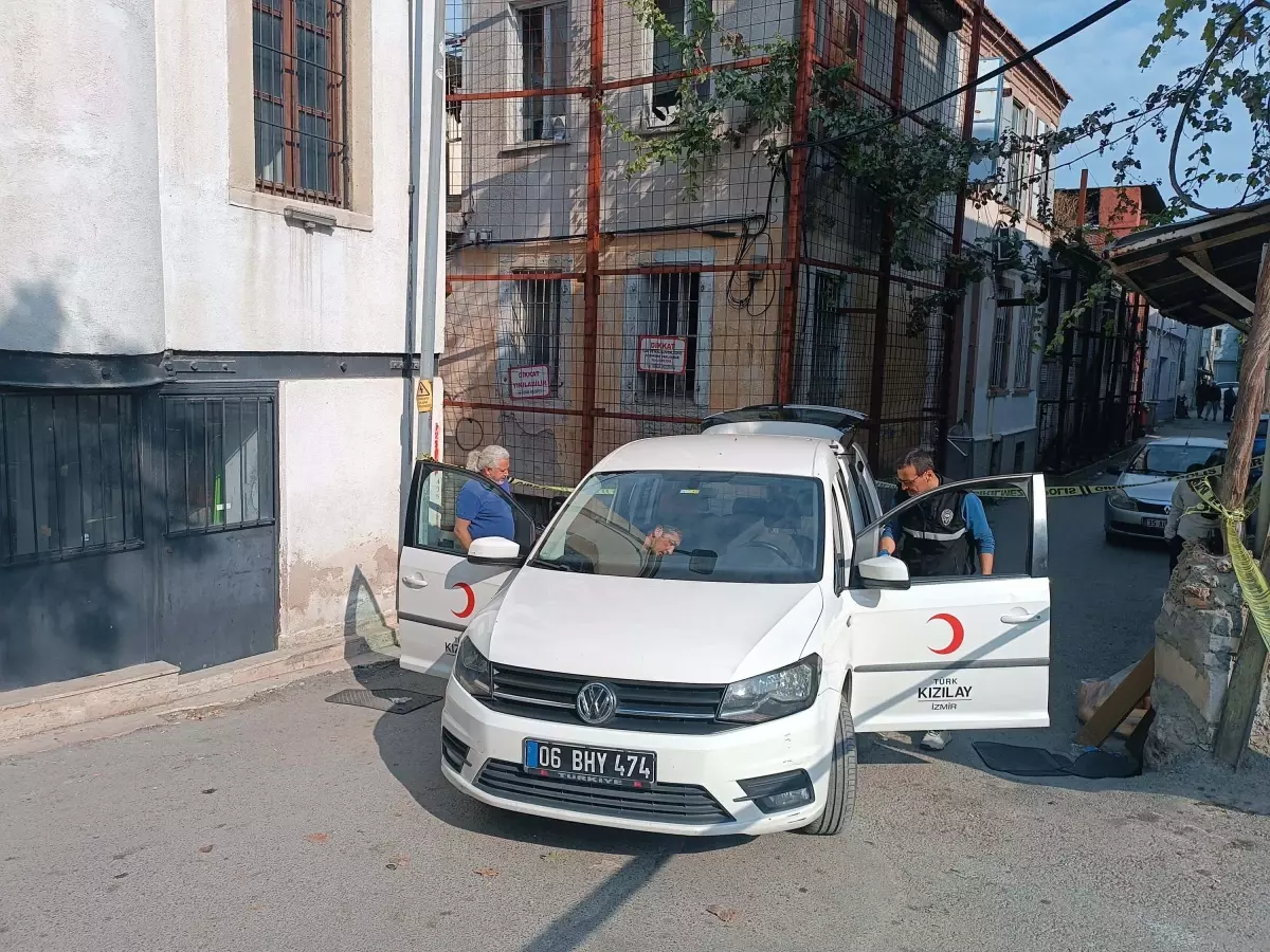 izmirde kizilay calisani tabancayla vuruldu U4JCsOvJ.jpg