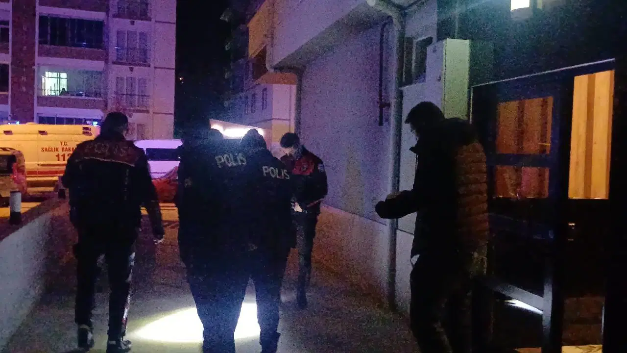 silahla yaralandi bina bosluguna kacarak canini zor kurtardi W7xhvjEn.jpg