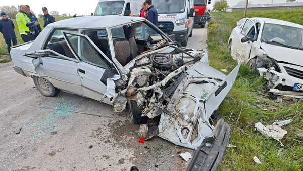 Aksaray’da Feci Kaza: İki Araç Çarpıştı, 4 Yaralı