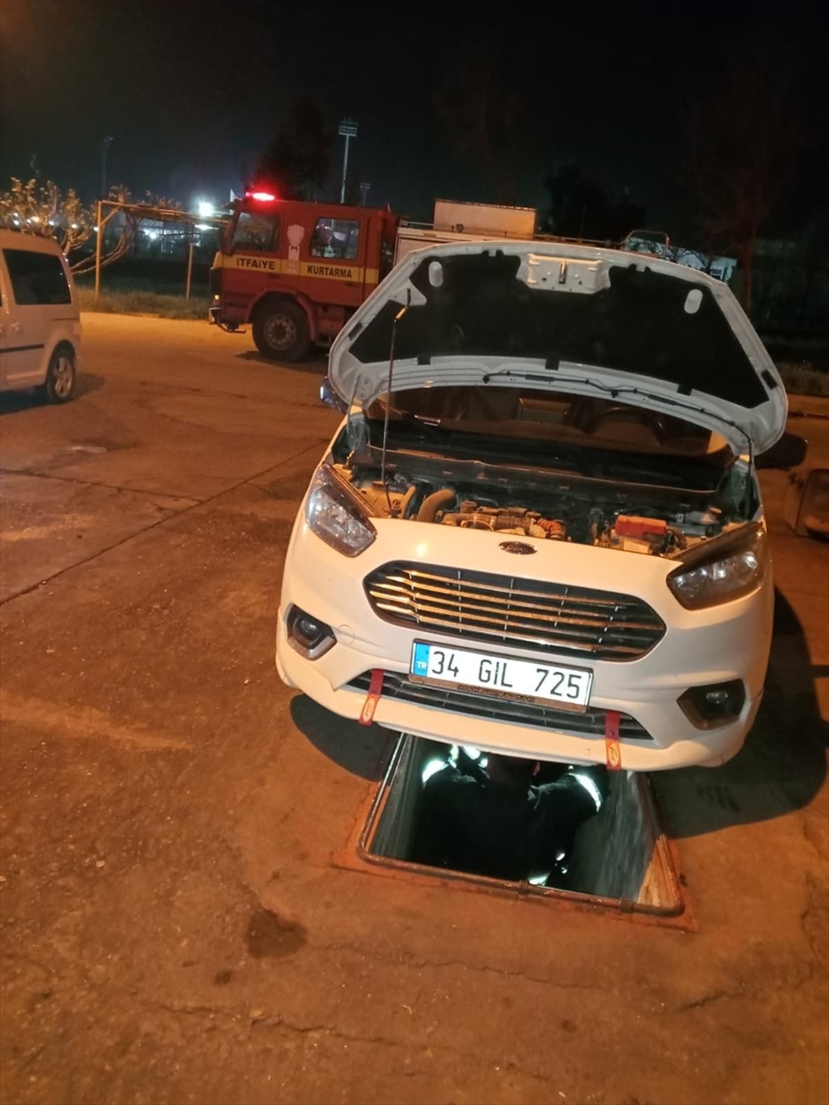 Kızıltepe’de Mahsur Kalan Kedi Yavruları Kurtarıldı