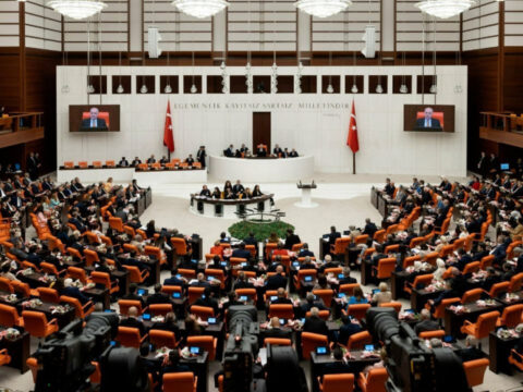 Yeni partinin ilk onergesi akp mhp oylariyla reddedildi 4FLz71Rm